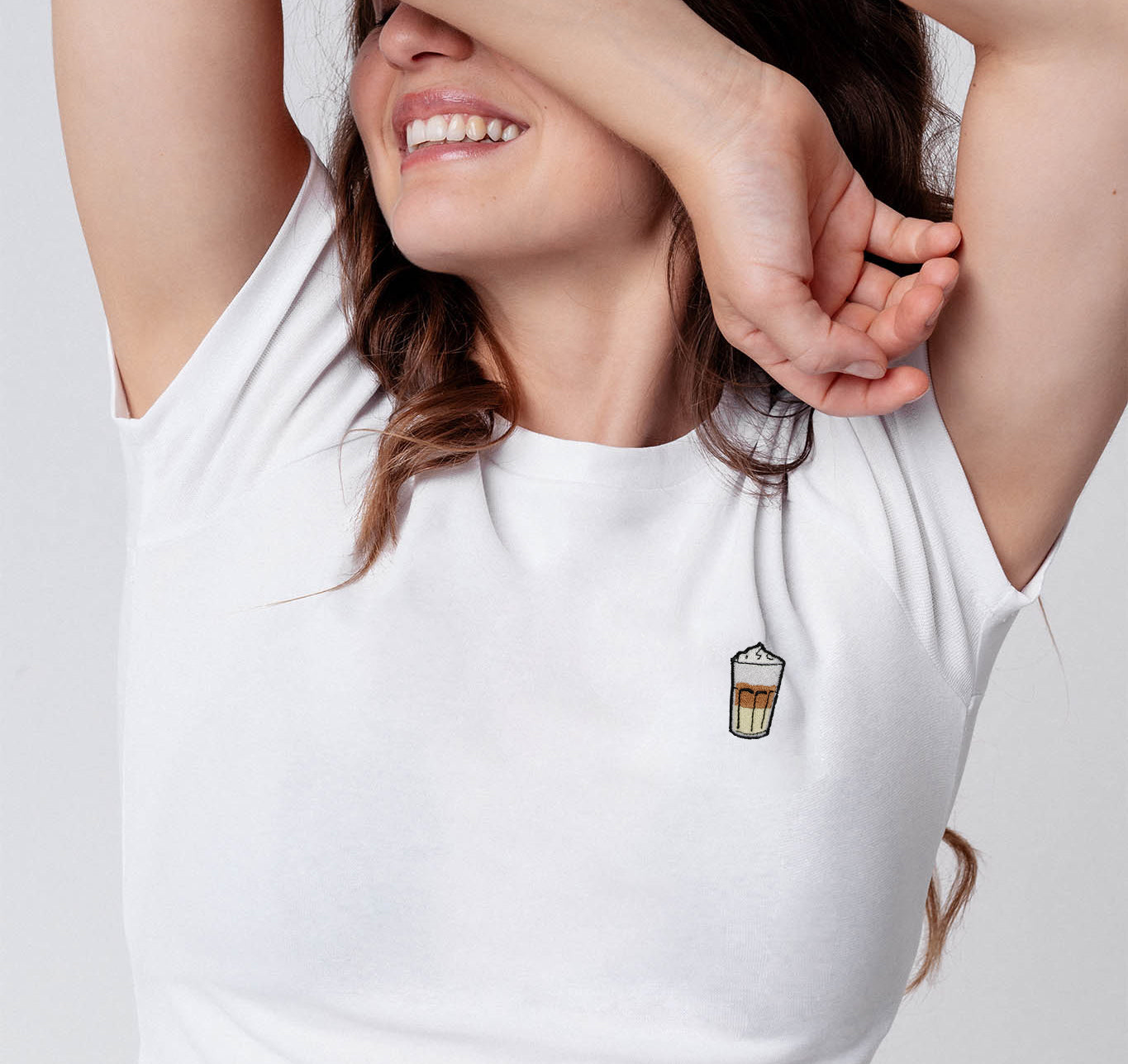 Latte Macchiato | Besticktes Bio Baumwoll Cropped T-Shirt