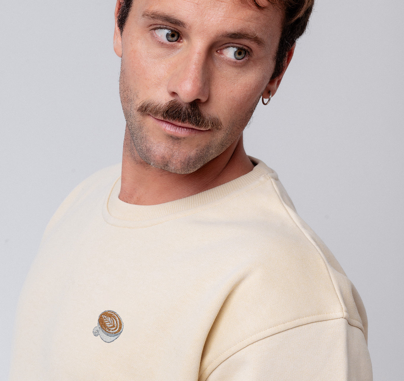 Flat White | Bestickter Bio-Baumwoll Unisex Pullover