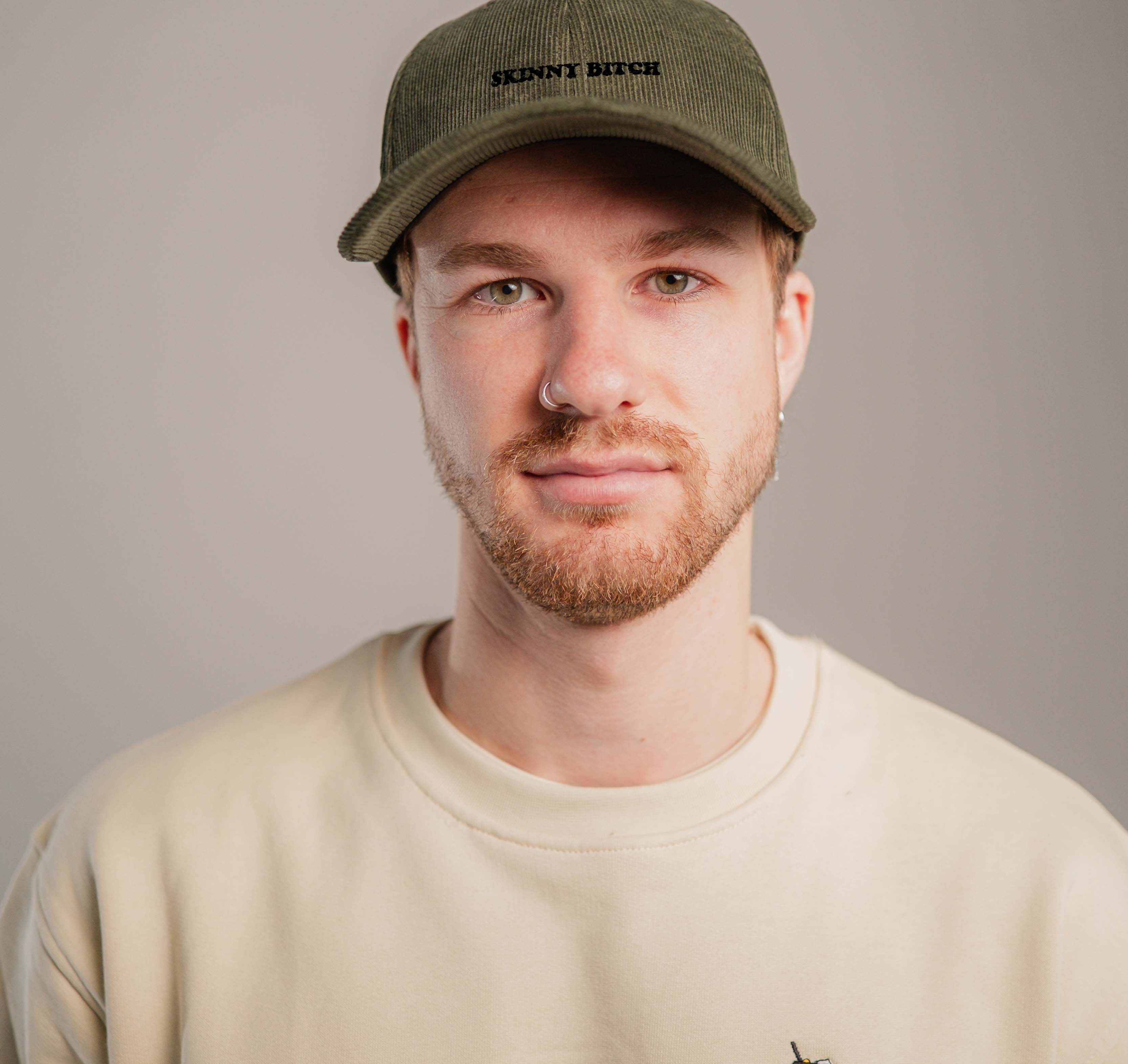 Skinny Bitch | Bestickte Bio Baumwoll Cord Cap