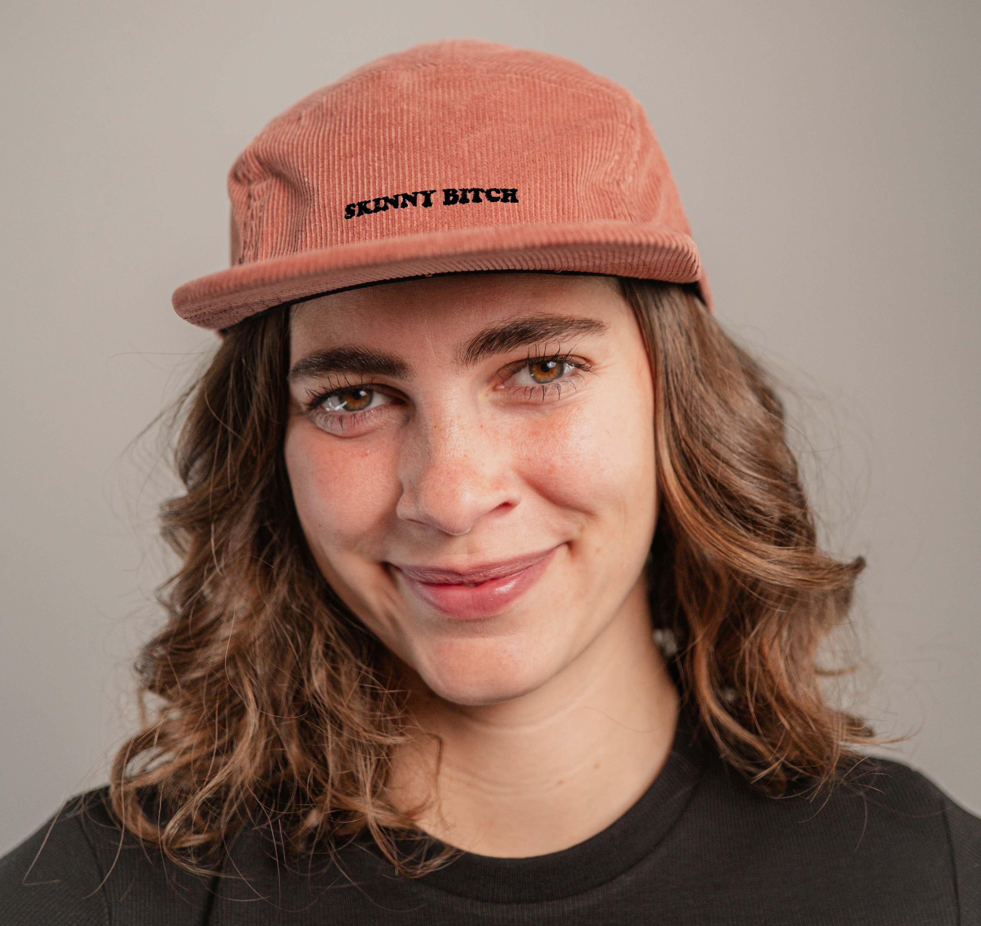 Skinny Bitch | Bestickte Bio Baumwoll Cord Cap
