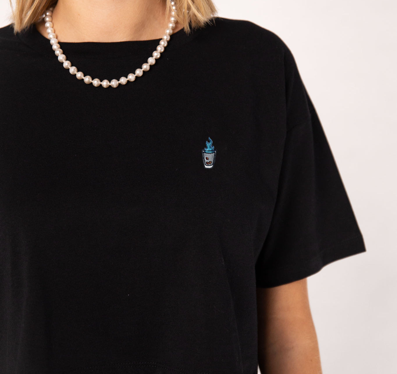 Sambuca | Besticktes Bio Baumwoll Cropped T-Shirt