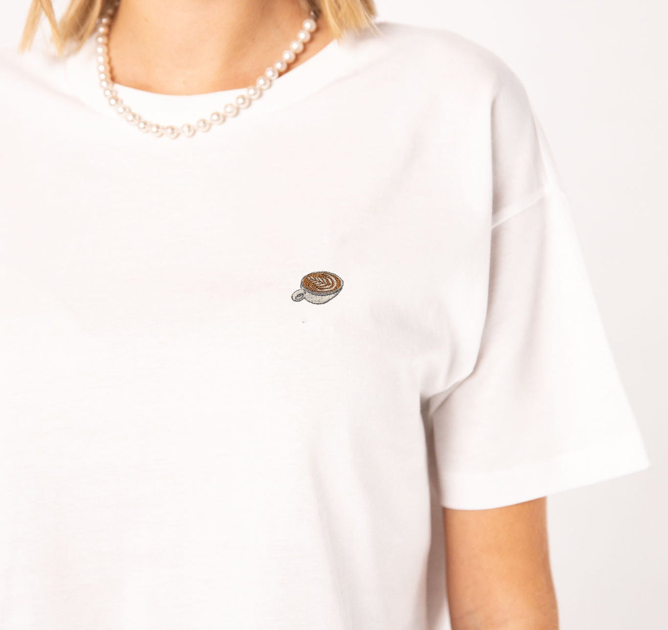 Flat White | Besticktes Bio Baumwoll Cropped T-Shirt