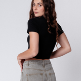 Sambuca | Besticktes Bio Baumwoll Cropped T-Shirt