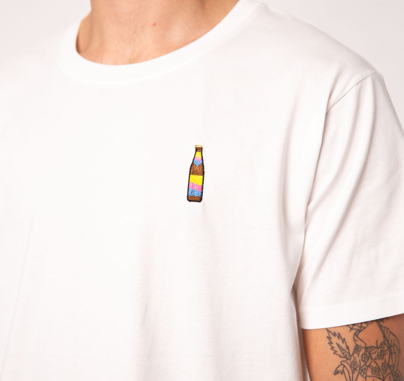 Cola Mix | Maglietta ricamata in cotone organico unisex