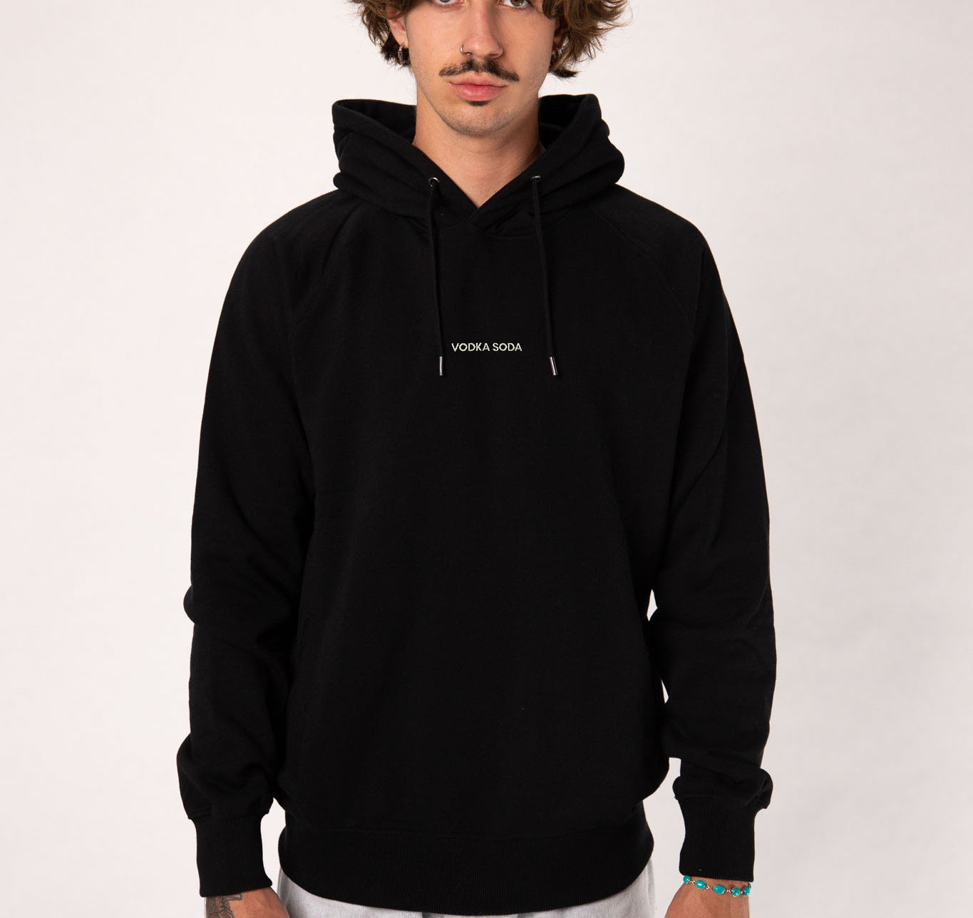 Felpa con cappuccio da uomo in cotone organico ricamato Vodka Soda |