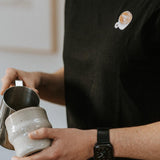 Flat White | Besticktes Bio Baumwoll Unisex T-Shirt