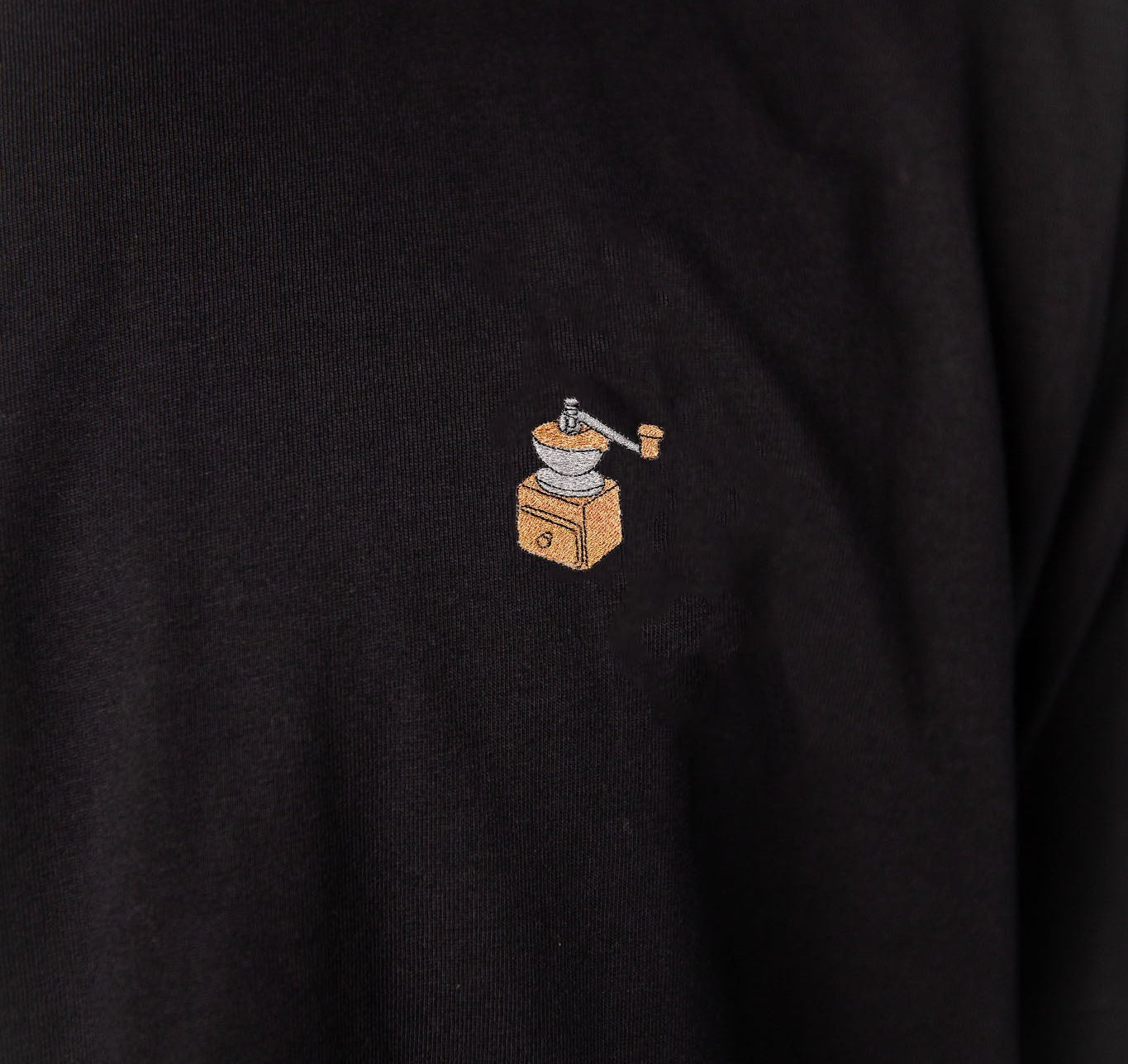 Kaffeemühle | Besticktes Bio Baumwoll Unisex T-Shirt