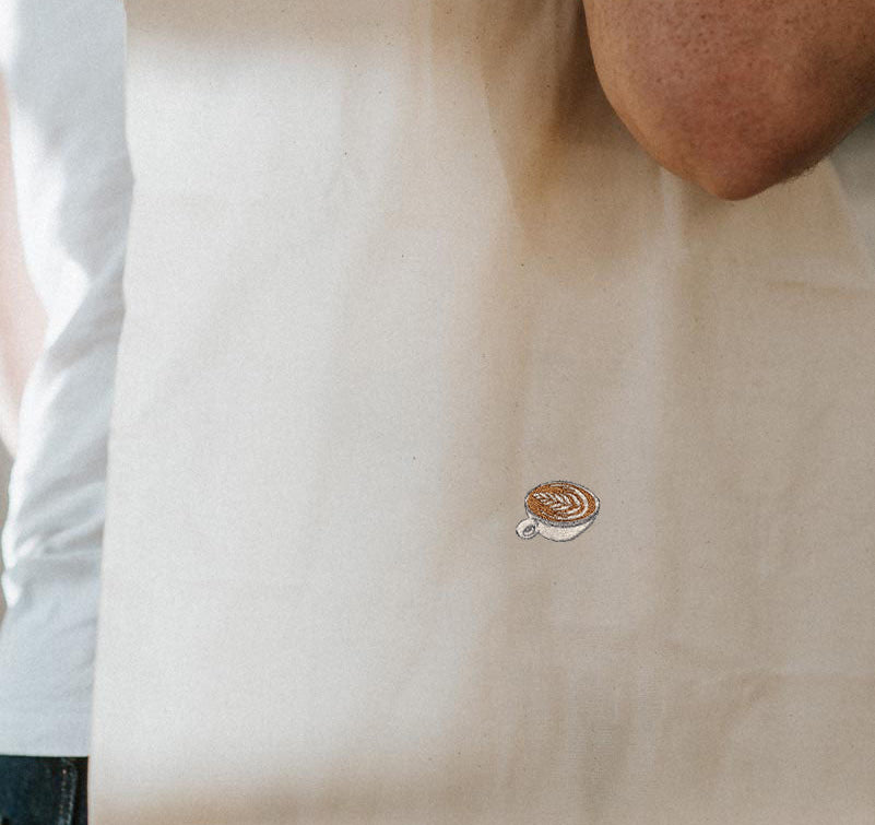 Flat White | Borsa ricamata in cotone biologico