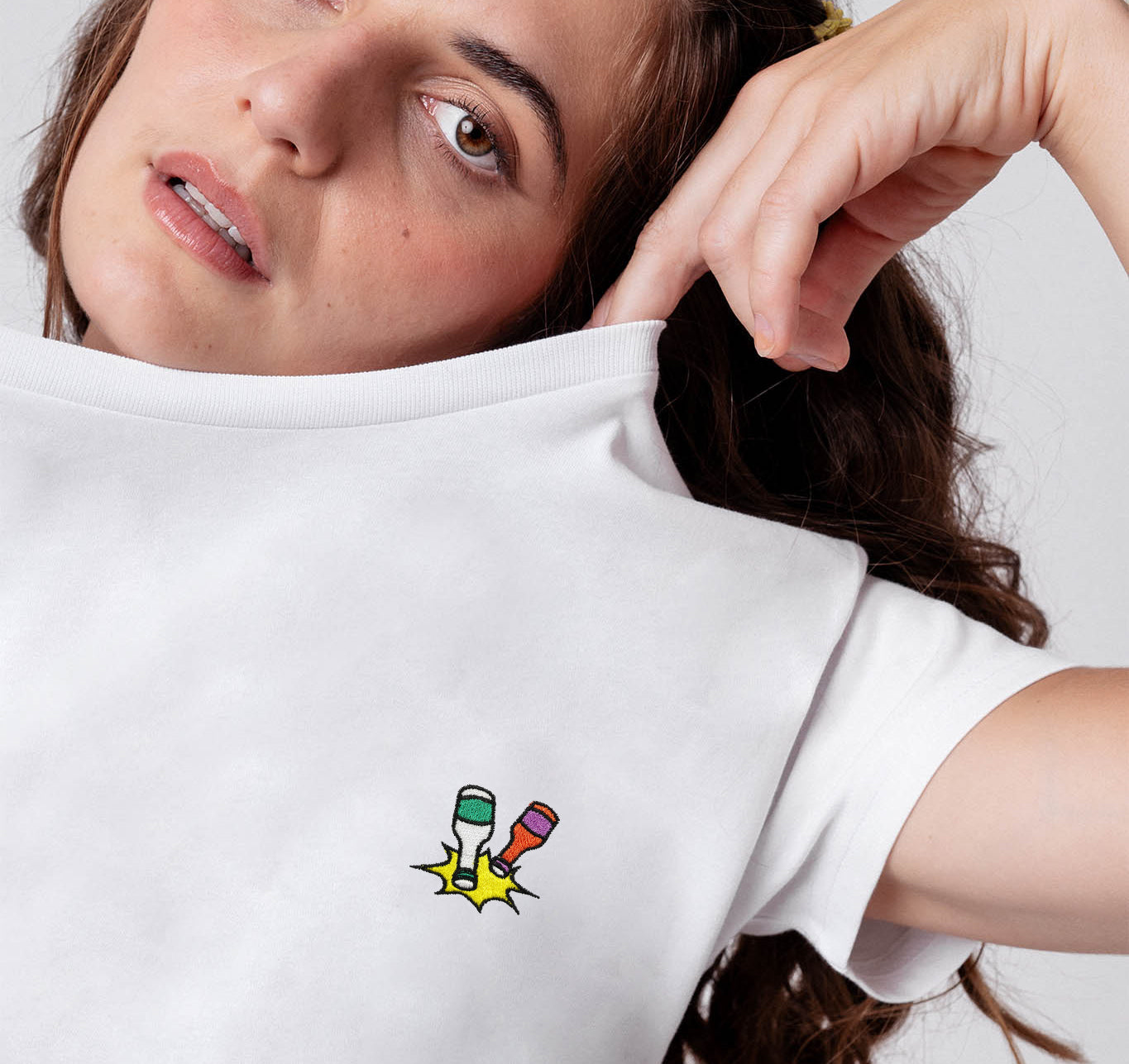 Little Knocker | Maglietta da donna in cotone organico ricamata