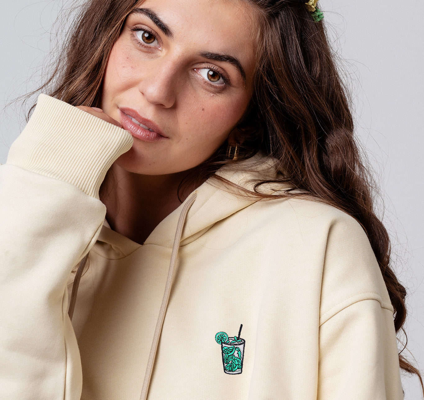 Felpa con cappuccio da donna in cotone organico ricamata Mojito |