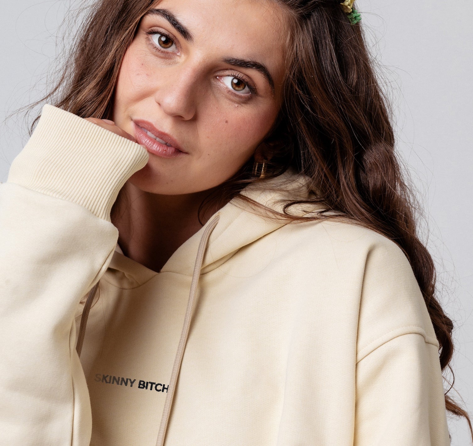 Skinny Bitch | Felpa con cappuccio da donna in cotone organico ricamato