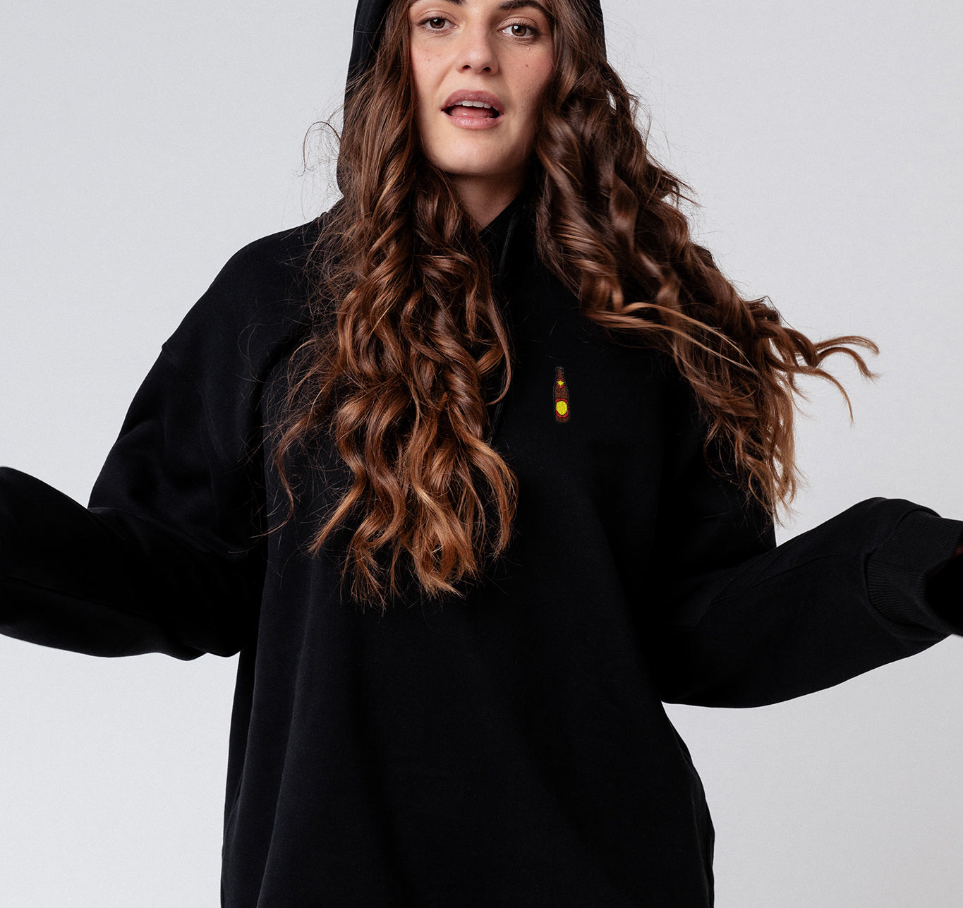 Hofei | Felpa con cappuccio da donna in cotone organico ricamato
