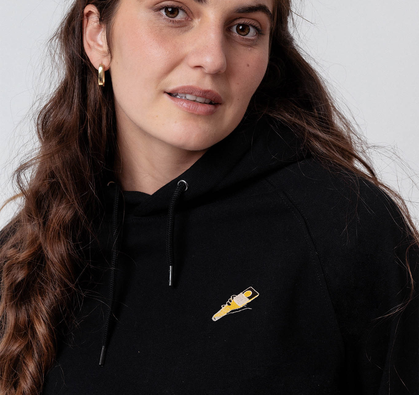 Felpa con cappuccio da donna in cotone biologico con ricamo Tornado