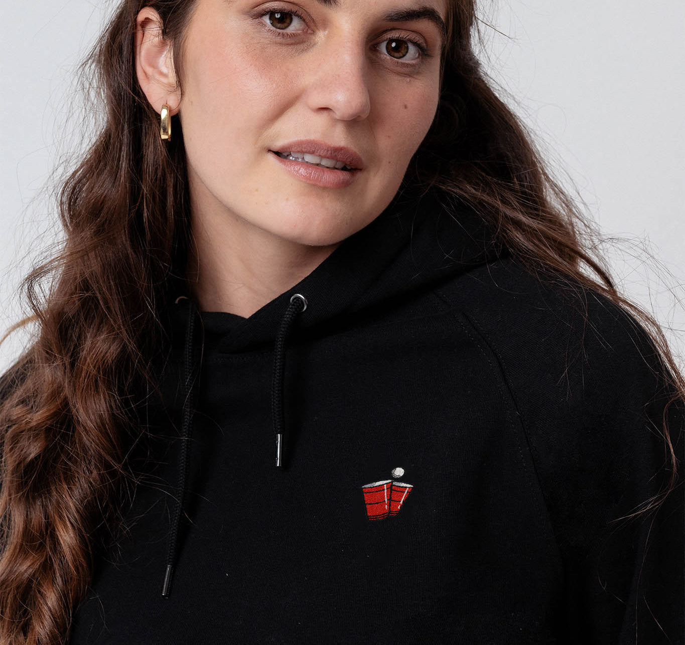 Felpa con cappuccio da donna in cotone organico ricamato Beerpong |