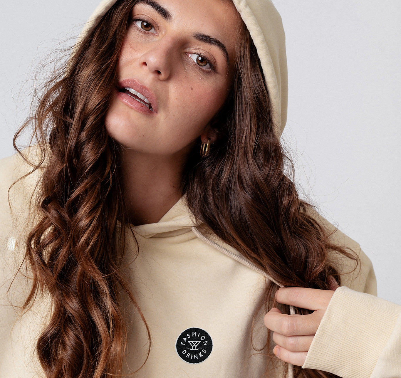 Felpa con cappuccio da donna in cotone organico ricamato Fashion Drinks |