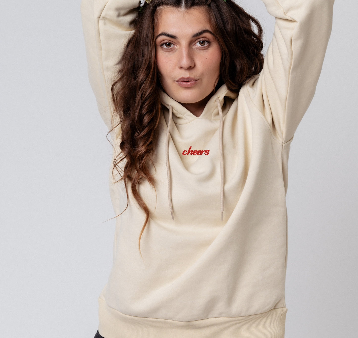 Felpa con cappuccio da donna in cotone organico ricamata Cheers Collection