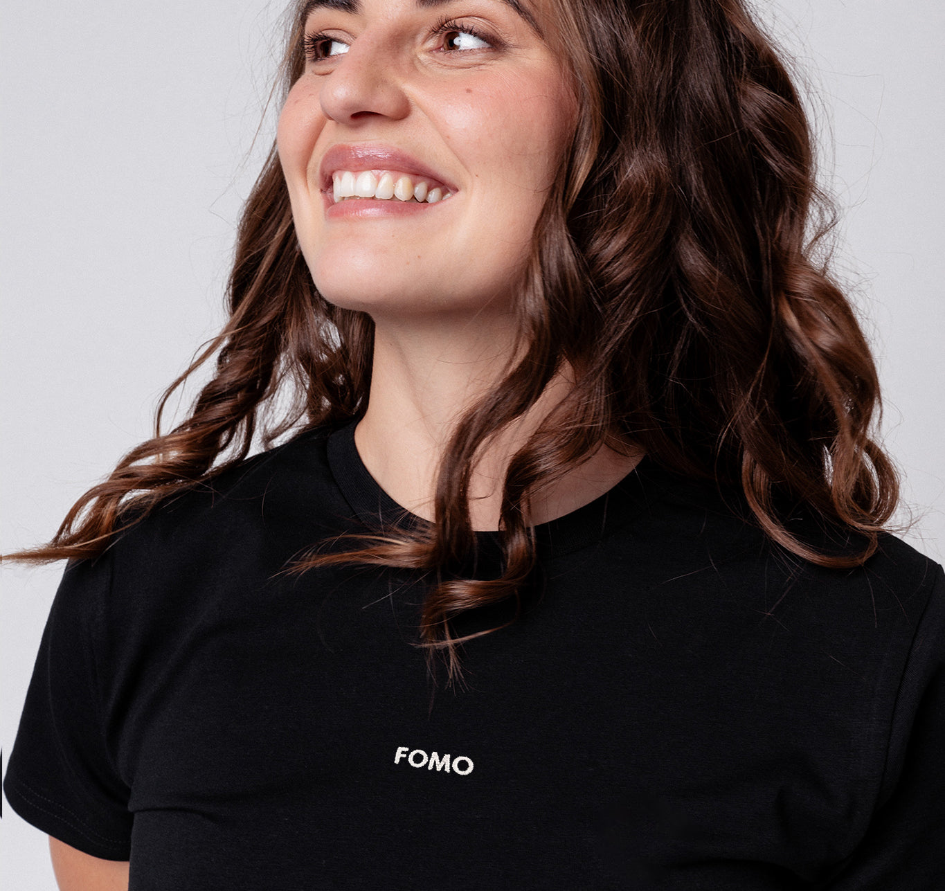 Fomo | Maglietta ricamata da donna in cotone biologico