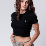 Allday RSÈ | Besticktes Bio Baumwoll Cropped T-Shirt