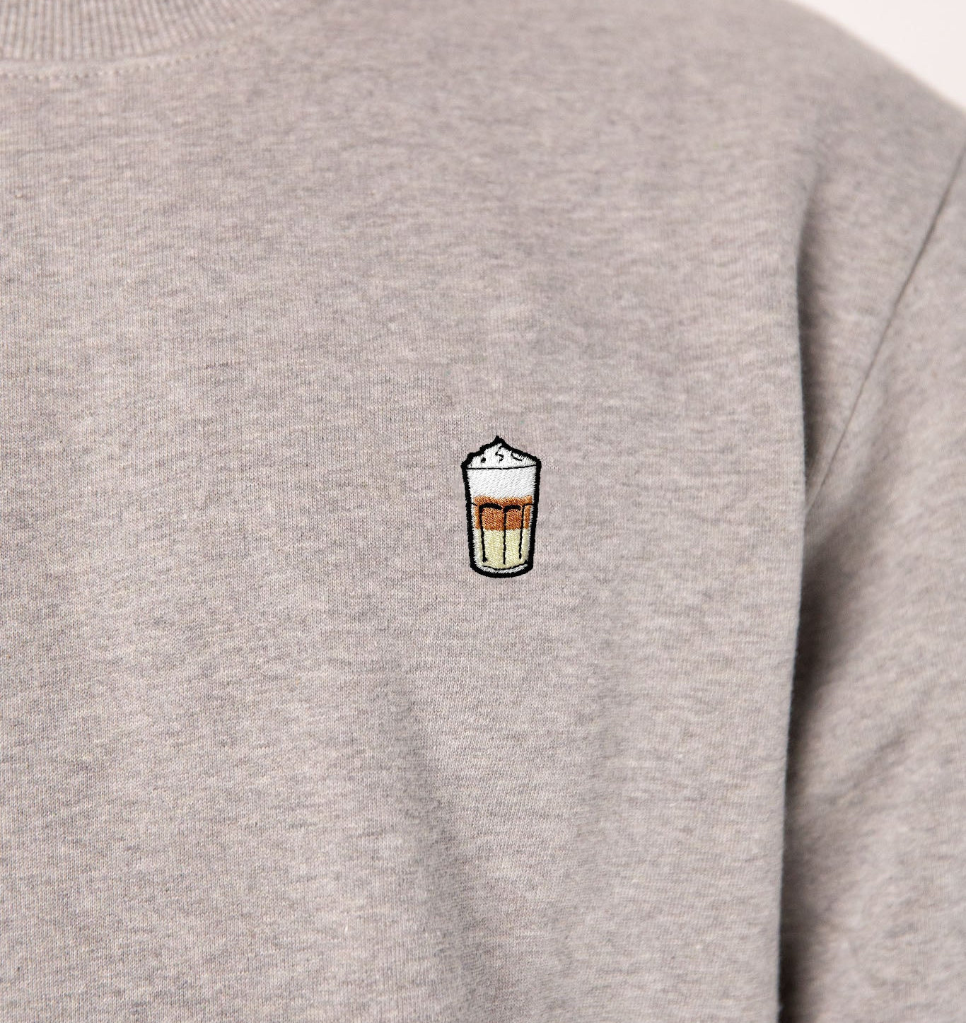 Latte Macchiato | Bestickter Bio-Baumwoll Unisex Pullover