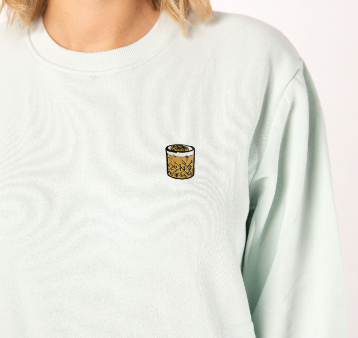 Maglione da donna in cotone organico ricamato in Whisky Sour